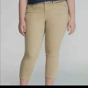 Lane Bryant capri jeans size 20. NWT. Khaki color.